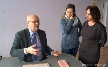 Вячеслав Изотов с коллегами