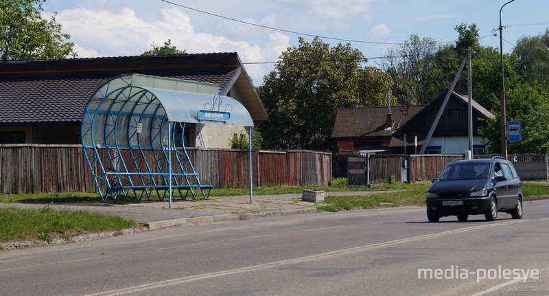 Так выглядит остановка напротив Пинских электросетей