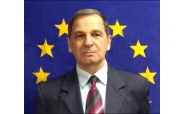 Михаил ПАСТУХОВ Доктор юридических наук, профессор, заслуженный юрист Республики Беларусь, судья Конституционного суда Республики Беларусь первого состава (апрель 1994 — января 1997 гг.). Эксперт по вопросам судоустройства, судопроизводства, конституционного и европейского права. Один из разработчиков Концепции судебно-правовой реформы, проекта Конституции 1994 г., закона «О Конституционном суде Республики Беларусь» 1994 г.