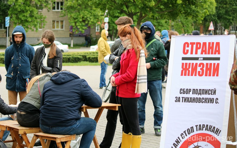 Фото иллюстрационное. Пикет по сбору подписей за Светлану Тихановскую в Пинске