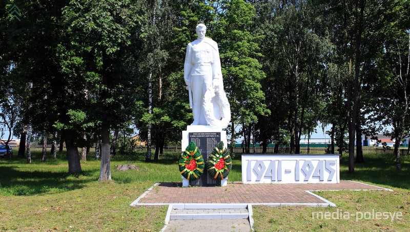 Памятник воинам-землякам