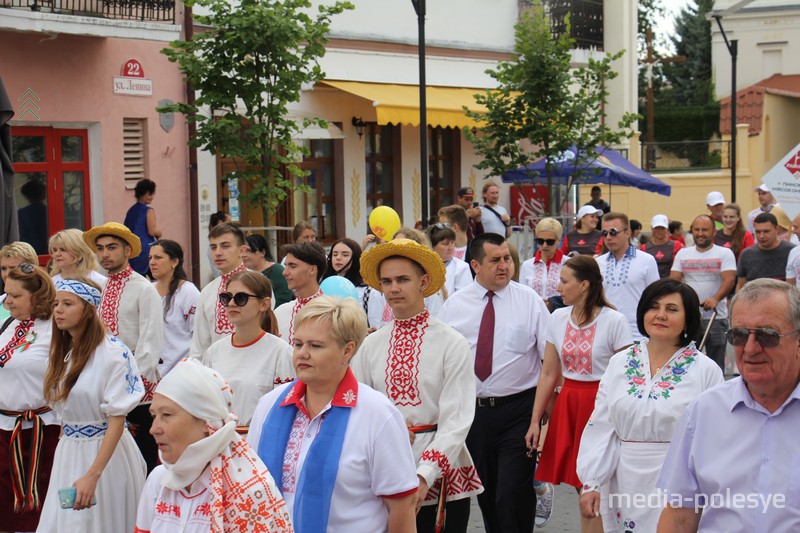 Парад вышыванак у Пінску 2019 г.Фота Васіля Мацкевіча з архіву Медыя-Палесся