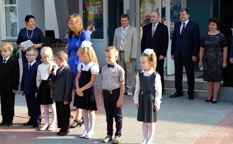 Павел Каллаур и Игорь Луцкий на Дне знаний в Белоушской СШ