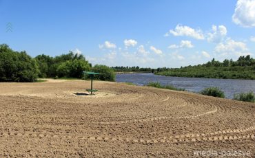 Пляж на реке Горынь в Речице