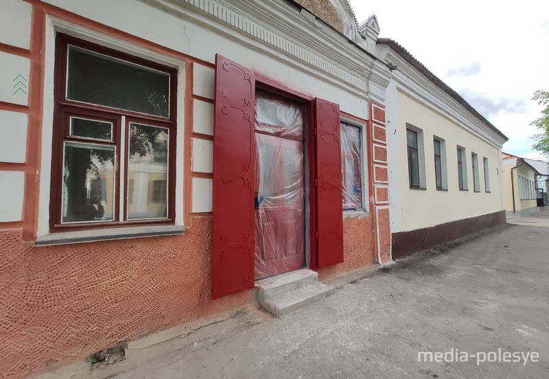 Так здание выглядело до покраски фасада