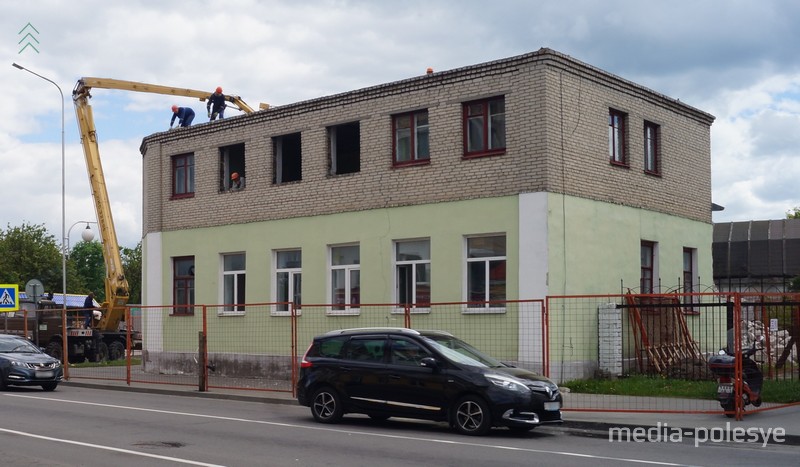 Так здание выглядело в июне / Второй этаж из силикатного кирпича был достроен в 70-х годах