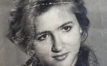 Иван любил Татьяну с юношеских лет