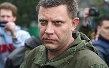 Глава Донецкой народной республики Александр Захарченко на месте обстрела контрольно-пропускного пункта у села 