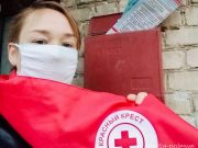 Волонтёр Елена Чиж присоединилась к информационной кампании Красного Креста. «Я думаю, что в сложившейся для всех непростой ситуации, важно не отворачиваться от чьей-то беззащитности, а наряду с государством и медицинской системой вносить свою лепту», - говорит Елена (Фото из архива Красного Креста в Пинске)