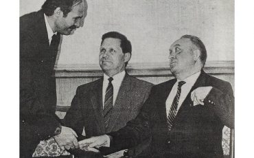 Регистрация кандидатов. Слева направо: Александр Лукашенко, Василий Новиков, Вячеслав Кебич. Фото: газета «Свабода», 1994 год