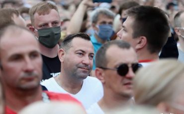 Провокатор, который пришел с мегафоном в рюкзаке. Фото Надежды Бужан