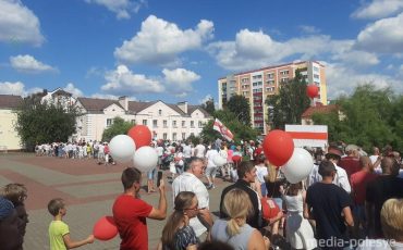 Многолюдный митинг 16 августа в Лунинце обошёлся без эксцессов