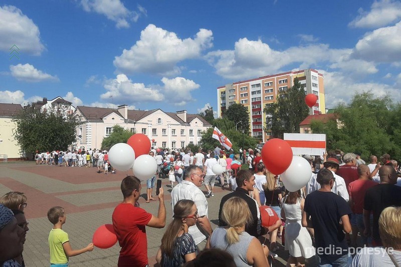 Многолюдный митинг 16 августа в Лунинце обошёлся без эксцессов