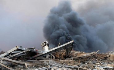 Место взрыва в Бейруте / REUTERS