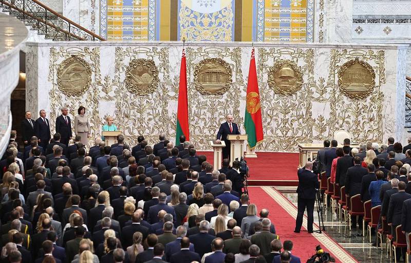 Президент Белоруссии Александр Лукашенко (в центре) / © Сергей Шелег/БелТА/ТАСС