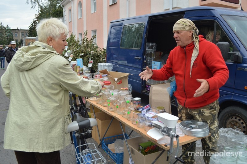 Посуда и механизмы для переработки сельхозпродукции на ярмарке тоже в ходу