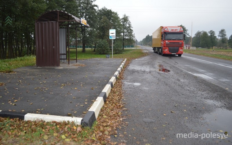 Автобусная остановка в Красной Воле