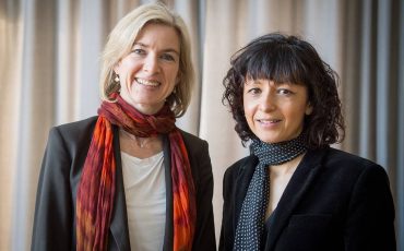 Дженнифер Дудна и Эммануэль Шарпантье © EPA-EFE/ALEXANDER HEINL