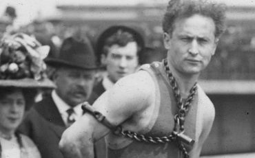 Известный фокусник Гарри Гудини умер в конце октября в Детройте / Фото: goodhouse