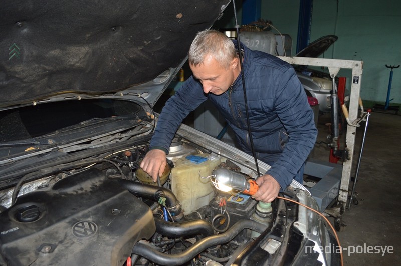 Надо успевать и ремонтом автомобилей самому заниматься. Квалифицированных кадров практически нет