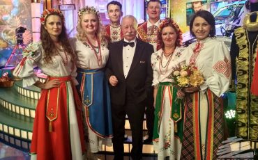 Наталья на фото справа, zarya.by