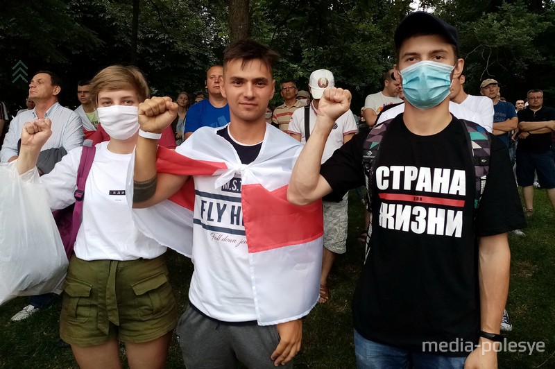 На пикете в поддержку Светланы Тихановской в Пинске