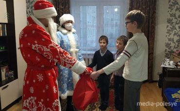 Новогодние подарки детям с инвалидностью / Фото: ЛТЦСОН