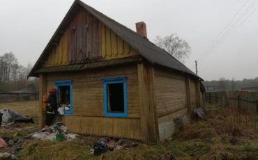 Пожар в д.Новый Двор / Фото Пинского ГРОЧС