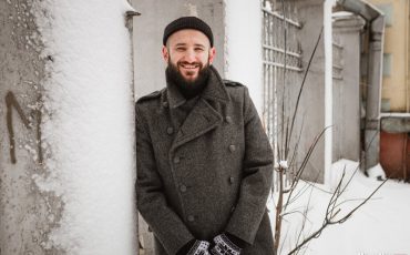 Никита Мелкозеров начинал как спортивный журналист. Работал в газете «Все о футболе», на портале «Трибуна», затем перешел на «Онлайнер»