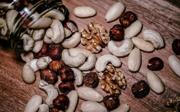 Много магния в зелени и зеленых овощах, а также бобовых, зерновых, орехах и семечках / Фото: pixabay.com