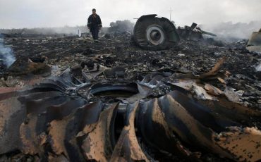 В своей жалобе страна также защищает всех 298 жертв МН17 / REUTERS