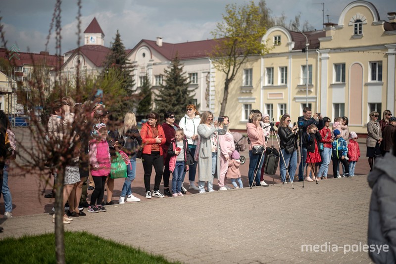 Лунинчане на открытии фонтана