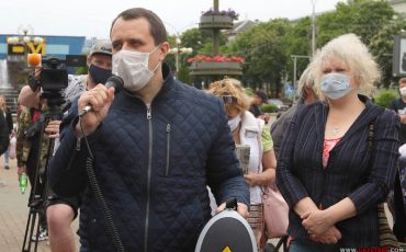 Павел Северинец на пикете на Комаровке незадолго до задержания, 7 июня 2020-го / Фото: Игорь Мелешко