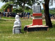 Демонтированный памятник на территории фермы