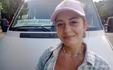 Наталья снова прибыла на маршрутке в родную Лахву