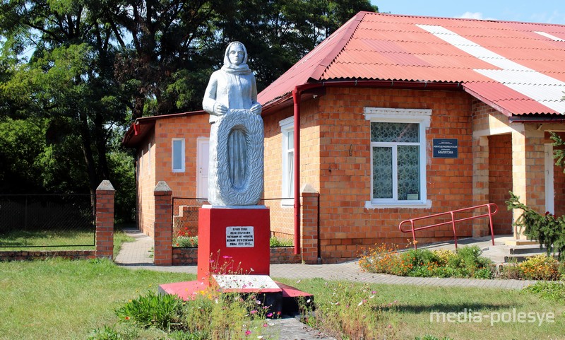 Памятник погибшим односельчанам на фронтах Великой Отечественной войны. Авторская работа Павла Кулика