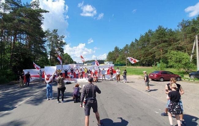 Фото: акция на границе Украины с Беларусью (t.me/nau_belarus)