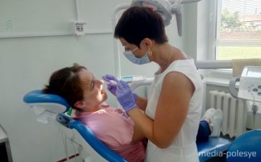 На приёме Инна Татаринович, которая много добрых слов сказала и об амбулатории, и о стоматкабинете, и о молодом, но уже опытном, фельдшере