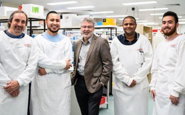 Создатели препарата: профессор Кевин Моррис, доктор Ади Идрис, профессор Найджел Макмиллан, доктор Аррон Супраманин и Юсиф Идрес / Фото Университета Гриффита