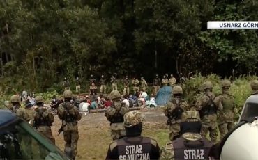 Лагерь мигрантов на беларусско-польской границе. Скриншот эфира tvn24.pl.