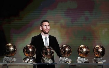 Фото © EPA-EFE/YOAN VALAT