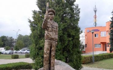 Памятник сотруднику ГАИ. Фото: 1reg.by