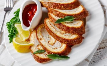 Яичный рулет из омлета / фото ua.depositphotos.com