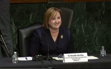 Джули Фишер. Скриншот видео