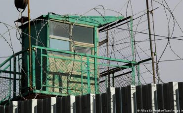 Забор с колючей проволокой вокруг тюремной туберкулезной больницы в Саратовской области