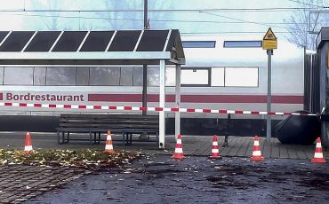 An ICE train stands at the station in Seubersdorf, southern Germany/Фото: Vifogra/AP