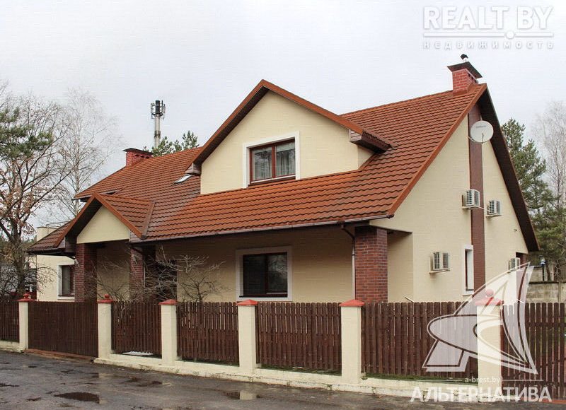 Этот дом выставлен на продажу в Завышье Ивановского района за полмиллиона долларов