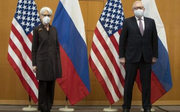 Уэнди Шерман и Сергей Рябков. Фото: twitter.com/DeputySecState