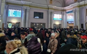 На вокзале во Львове не протолкнуться