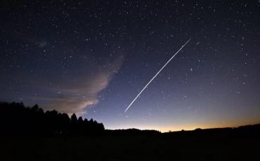 Так выглядит группа спутников Starlink, пролетающих над Уругваем. Фото AFP